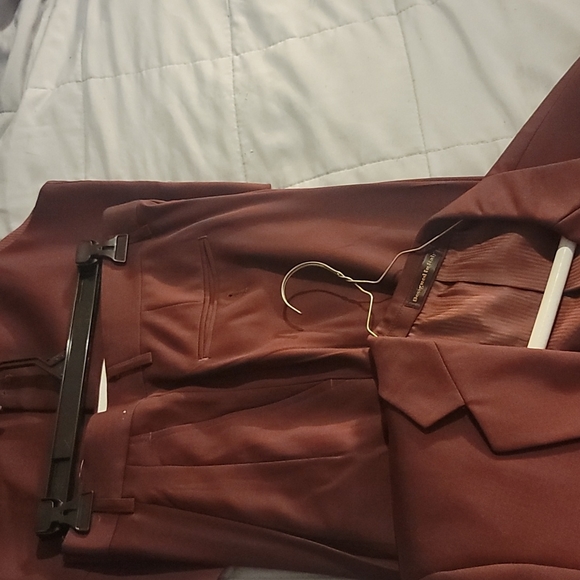 Men 3, Piece very nice burgundy Suit. FATHER'S DAY OR PROM!! - Picture 2 of 15